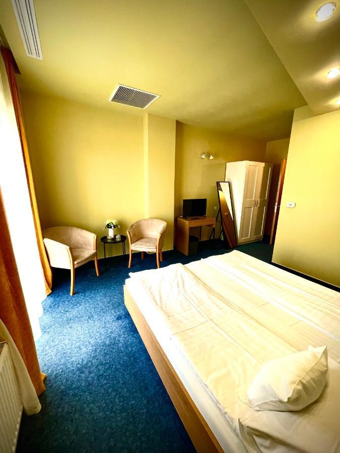 Hotel Torontal Тімішоара Екстер'єр фото